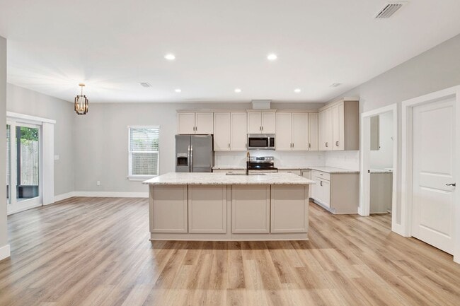 Photo - Spacious 2021 home close to beaches and sh...