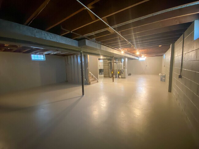 Photo - 5653 N 94th St Unit 5653 Lower