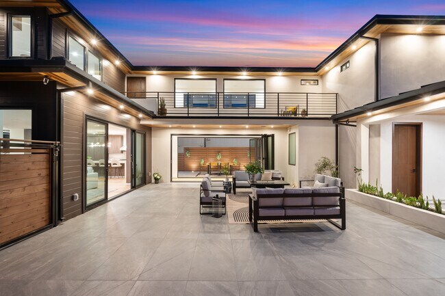 Photo - 5610 Bellevue Ave