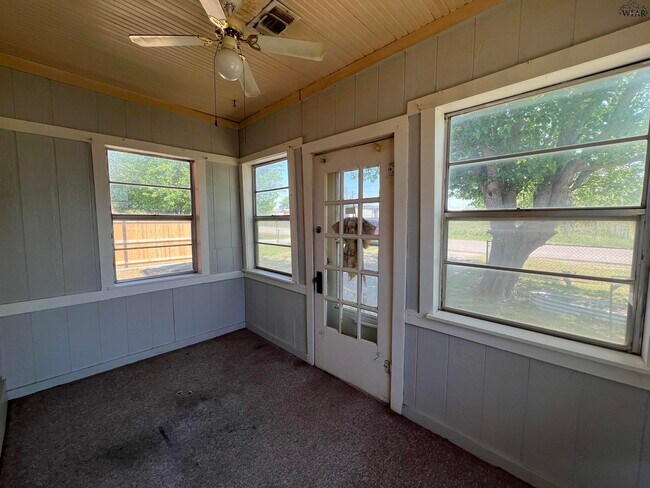 Photo - 610 S Bond St