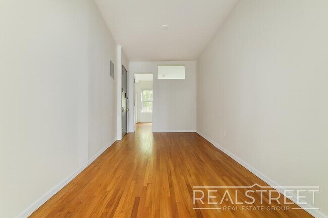 Photo - Charming 2 Bedroom with a Large Private Ba... Unidad 1A