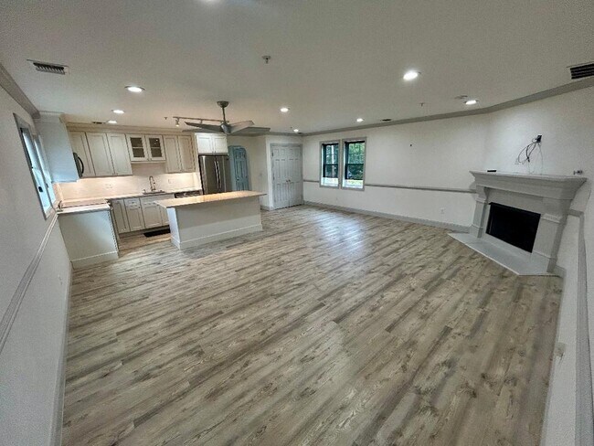 633 Valley Rd Unit Luxury Apartment
