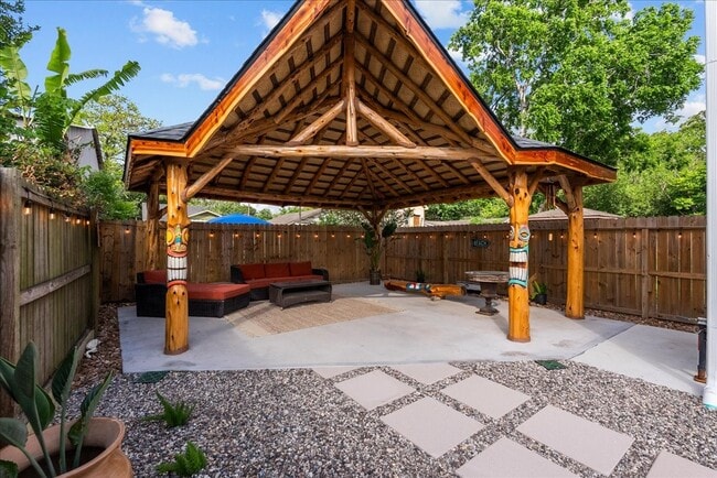 Building Photo - 4734 Oleander St