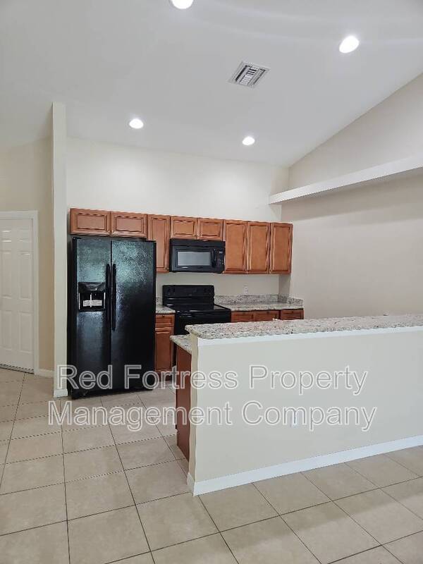 Photo - 717 Nicholas Pkwy W