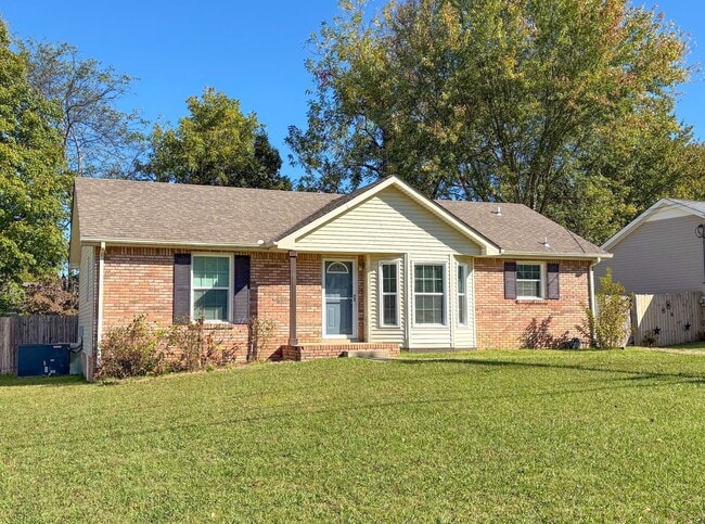 Building Photo - 3 Bedroom 2 Bathroom Home!