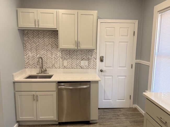 28 Elm Ave Unit 1st Fl