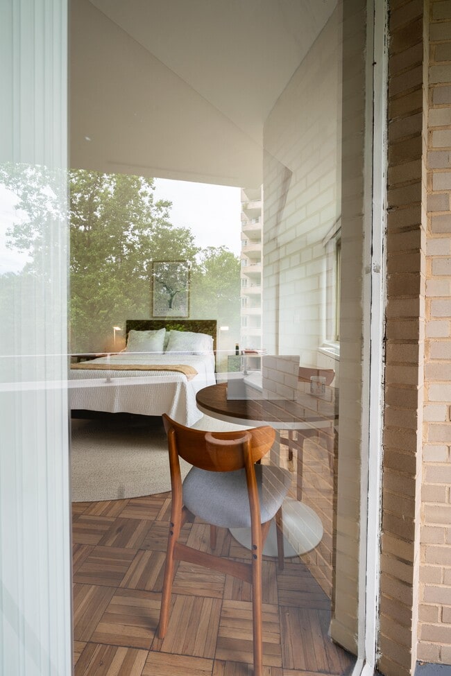 Model Bedroom - The Woodner