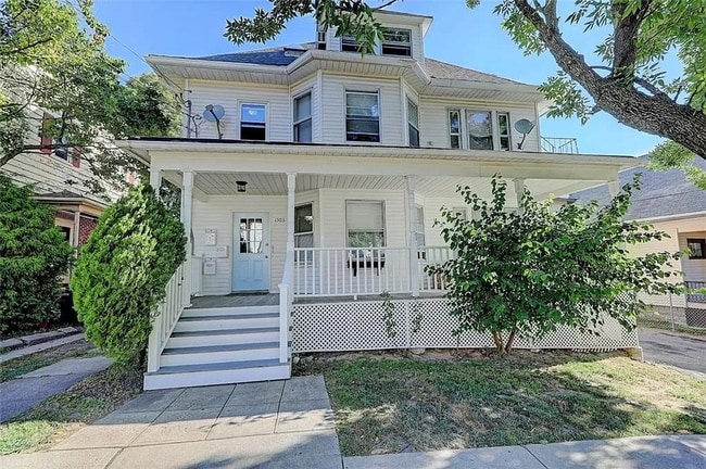 Building Photo - 1303 Smith St Unit 2