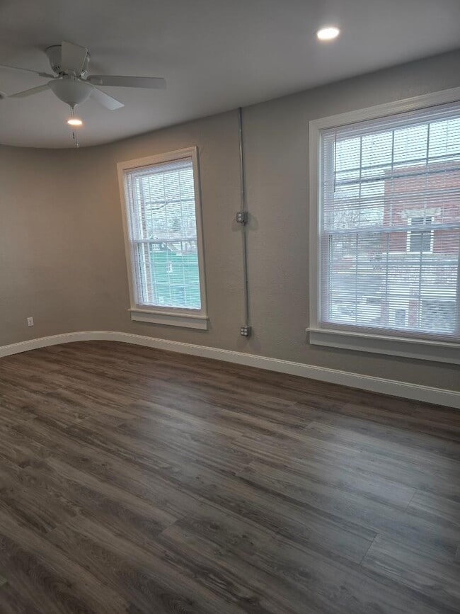 Photo - 101 N Locust St