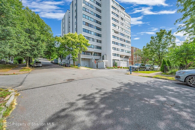 Photo - 550 Clay Ave