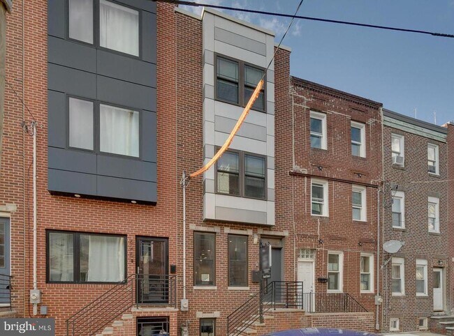 Photo - 623 Emily St Townhome