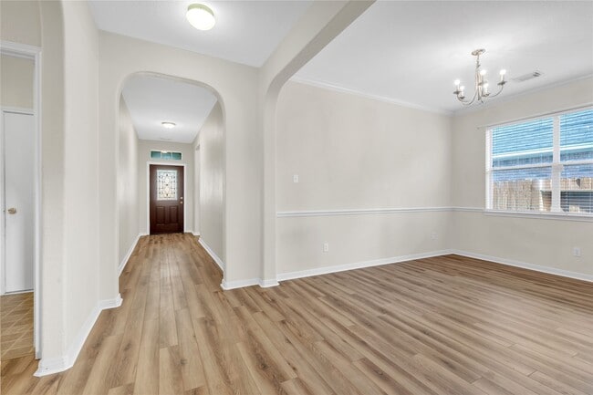 Photo - 415 Abbey Ln