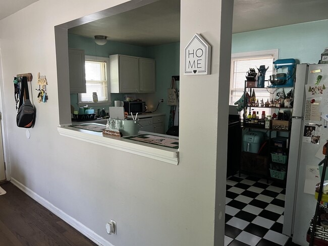 Photo - 1130 E Russell Ave