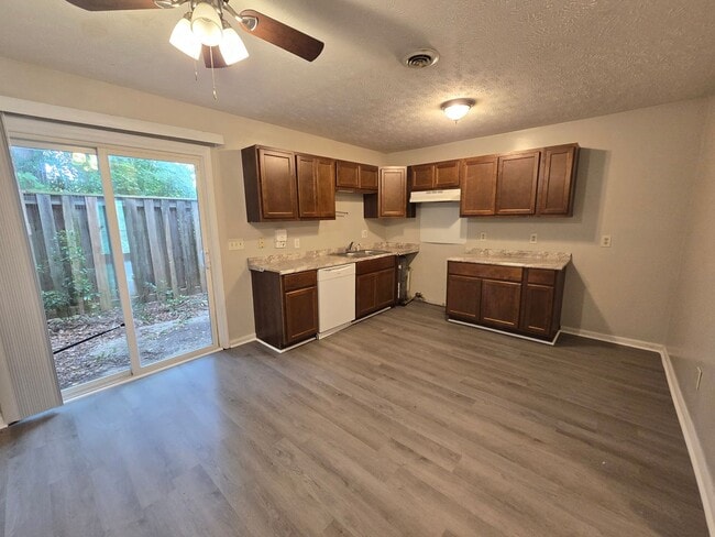 Photo - NEW LISTING!!!!!