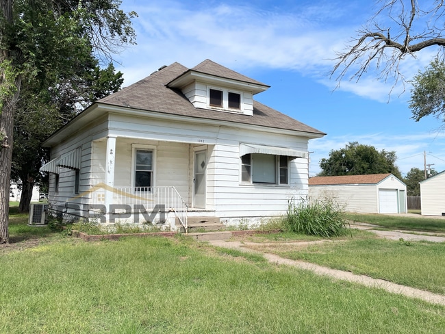 Building Photo - Large 2 bedroom home
