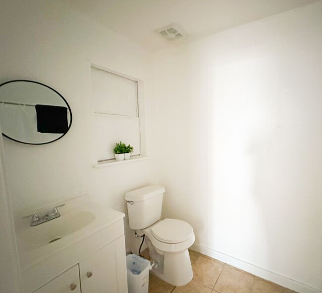 Photo - 109 E Venus Ln Unit 1