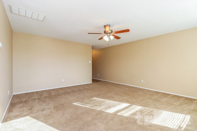 Photo - 4865 Waterford Dr
