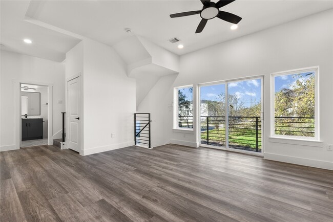 Photo - 2709 Dennis St