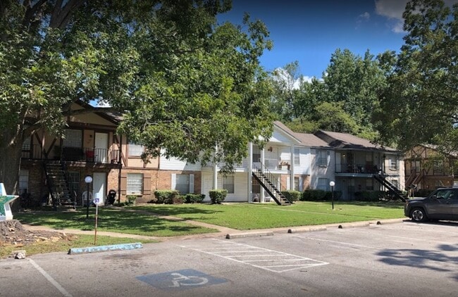 Building Photo - Dayton Villa Apt