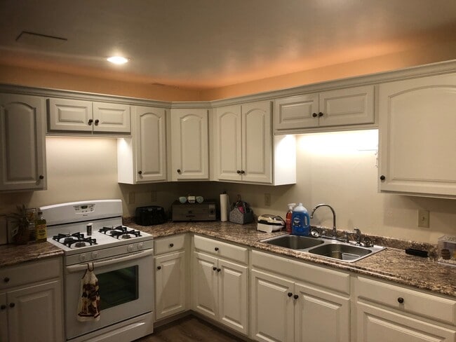 Kitchen - 4012 Buckeye Way Unit Norway Rentals