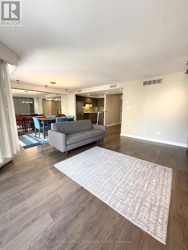 Photo - 65 Harbour Square Unit 1609