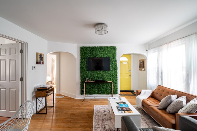 Photo - 1812 E Thomas Ave