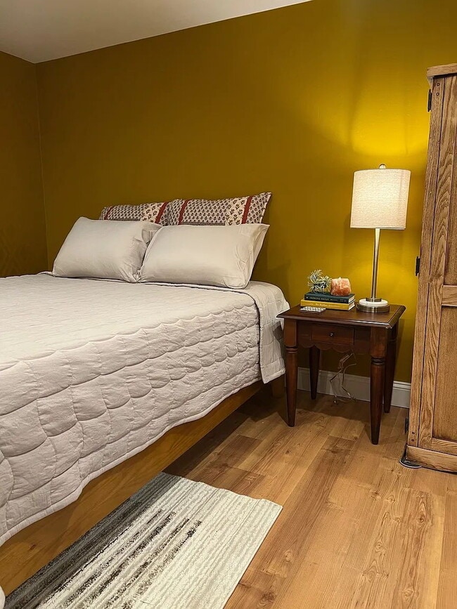 Building Photo - Charming Garden-Level 1BR/1BA Apartment Available January 1st Unit 2