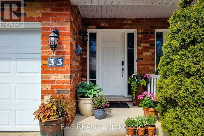 Photo - 20 McConkey Crescent