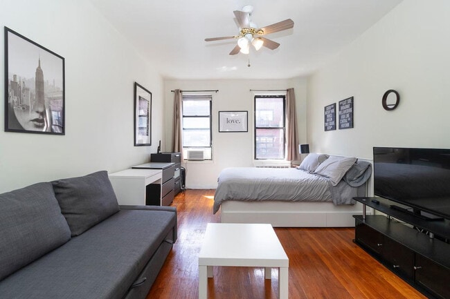 Photo - 300 E 82nd St Unidad ID1032021P