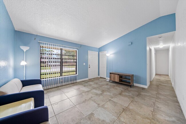 Photo - 701 Elmont St NW