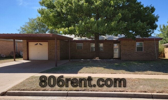 Building Photo - Awesome 3/2/1 with a carport in Wolfforth Rental