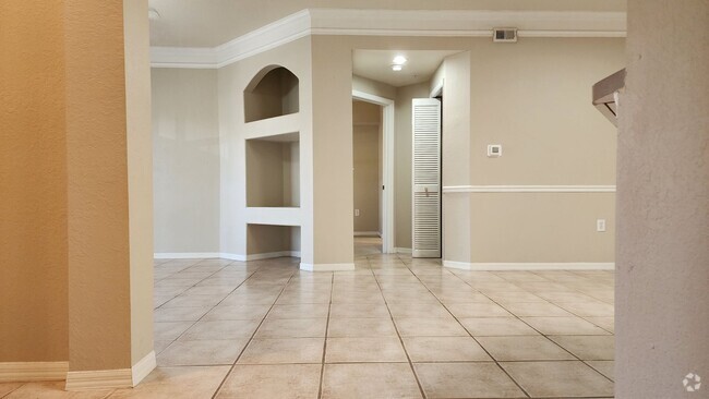 Building Photo - Charming 2-Bedroom, 2-Bathroom Condo in Se...