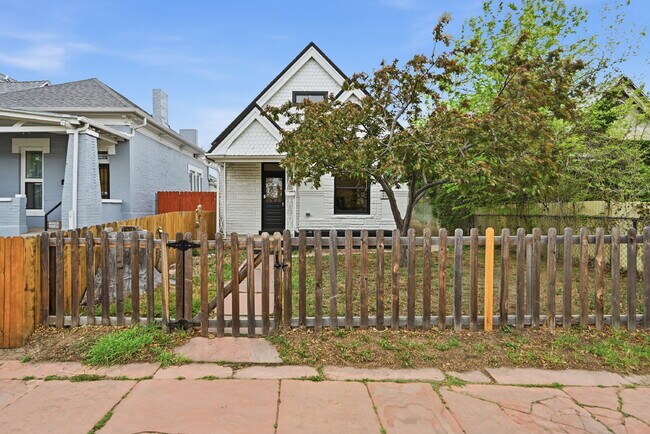 Photo - $2,750.00, 1-bed , 2-bath Home in Denver with additional Flex Room and Fenced in Backyard.