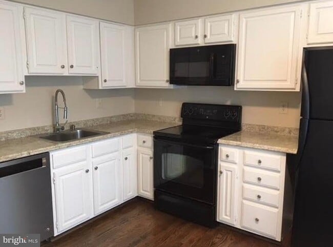 Building Photo - 4002 Championship Dr