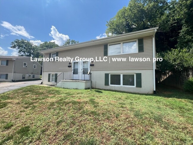 Building Photo - Suburban 739-741 Unit Suburban 739