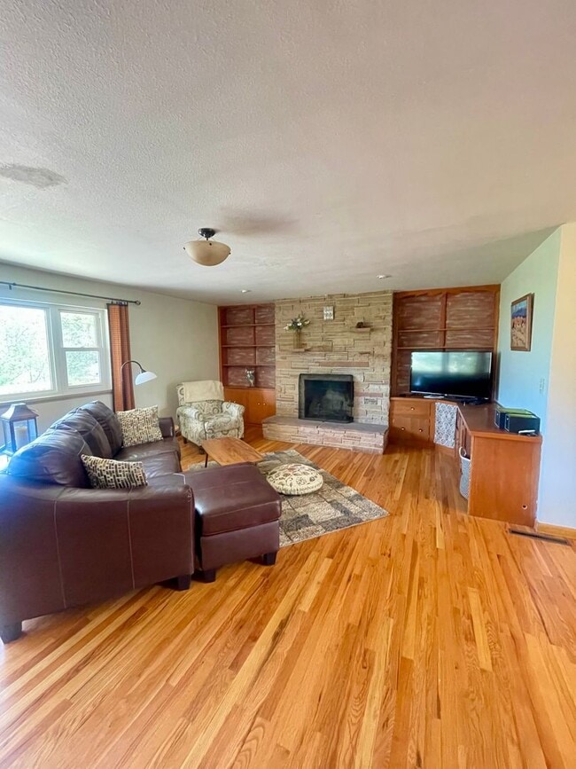 Photo - Furnished 3 bedroom/2bath close to Garden of the Gods