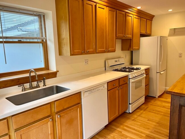 Photo - 46 Auburndale Ave