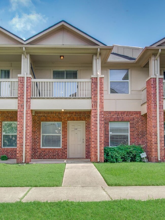 Photo - Affordable 3-Bedroom Townhome in Prime Missouri City Location
