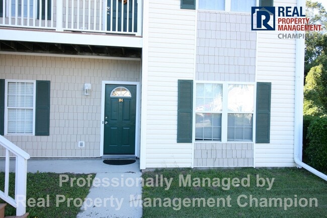 Building Photo - Ground Level Condo with Community Pool