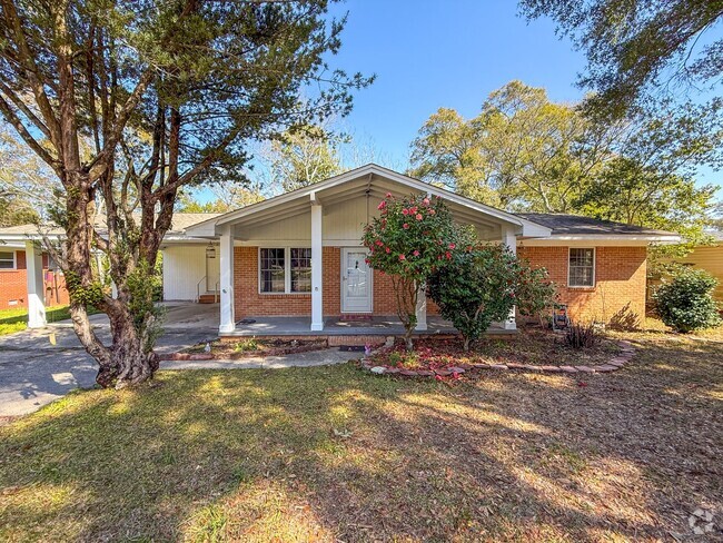 Building Photo - 3 Bedroom 2 Bath Home for Rent in Pensacola!