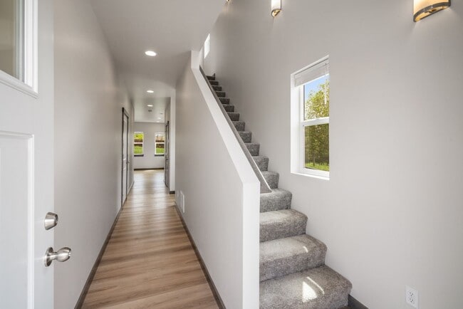 Gorgeous 3 Bedroom condos with double stal... - Gorgeous 3 Bedroom condos with double stal...