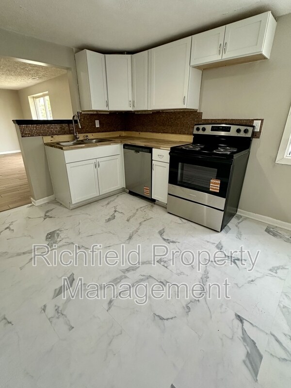 Photo - 405 W 3rd St