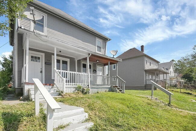 Photo - Newly Updated 2 Bedroom Home – Bright, Mod... Unidad 490