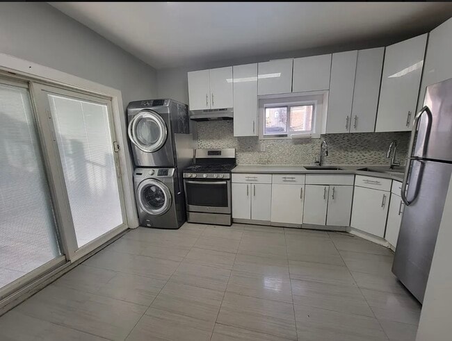 Photo - 676 E 5th St Unit 1