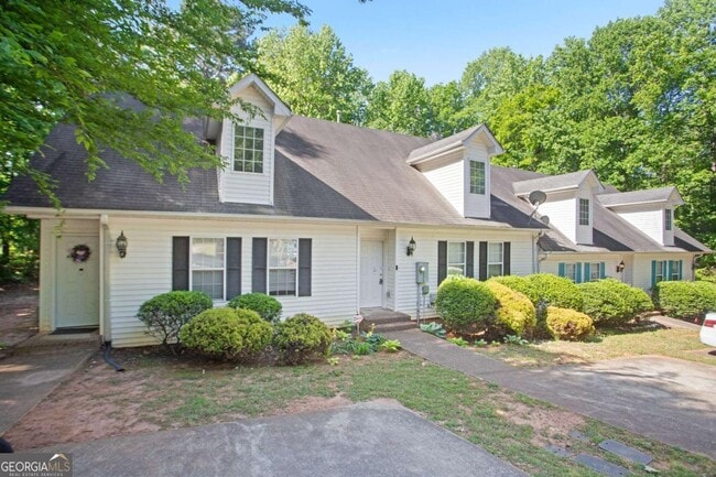 Building Photo - 6712 Lakewood Dr