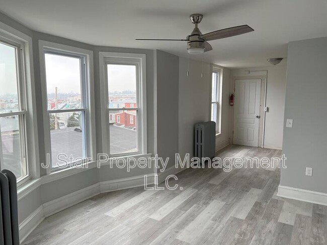 Photo - 1566 N 10th St