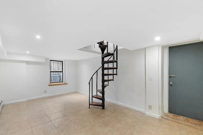 619 E 5th St Unit 4