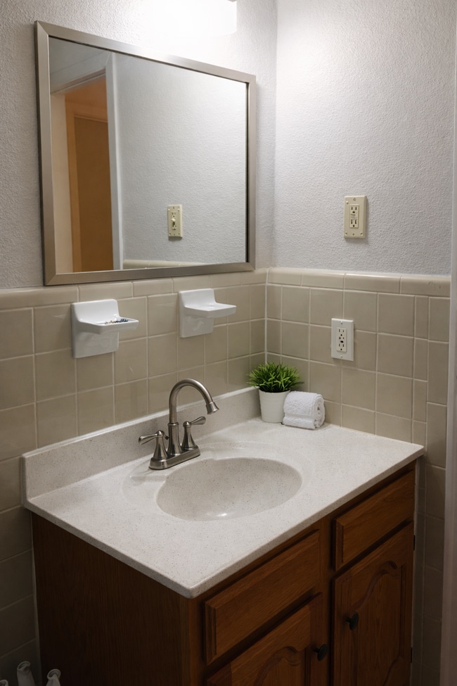 Photo - 219 W 4th St