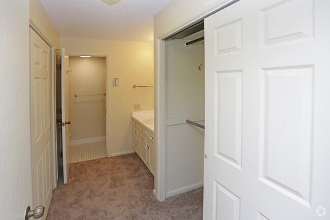 Master Bathroom - Les Chateaux