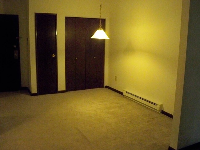 Comedor - Burlington Arms Apartments